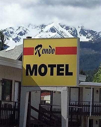 Rondo Motel Golden Exterior photo